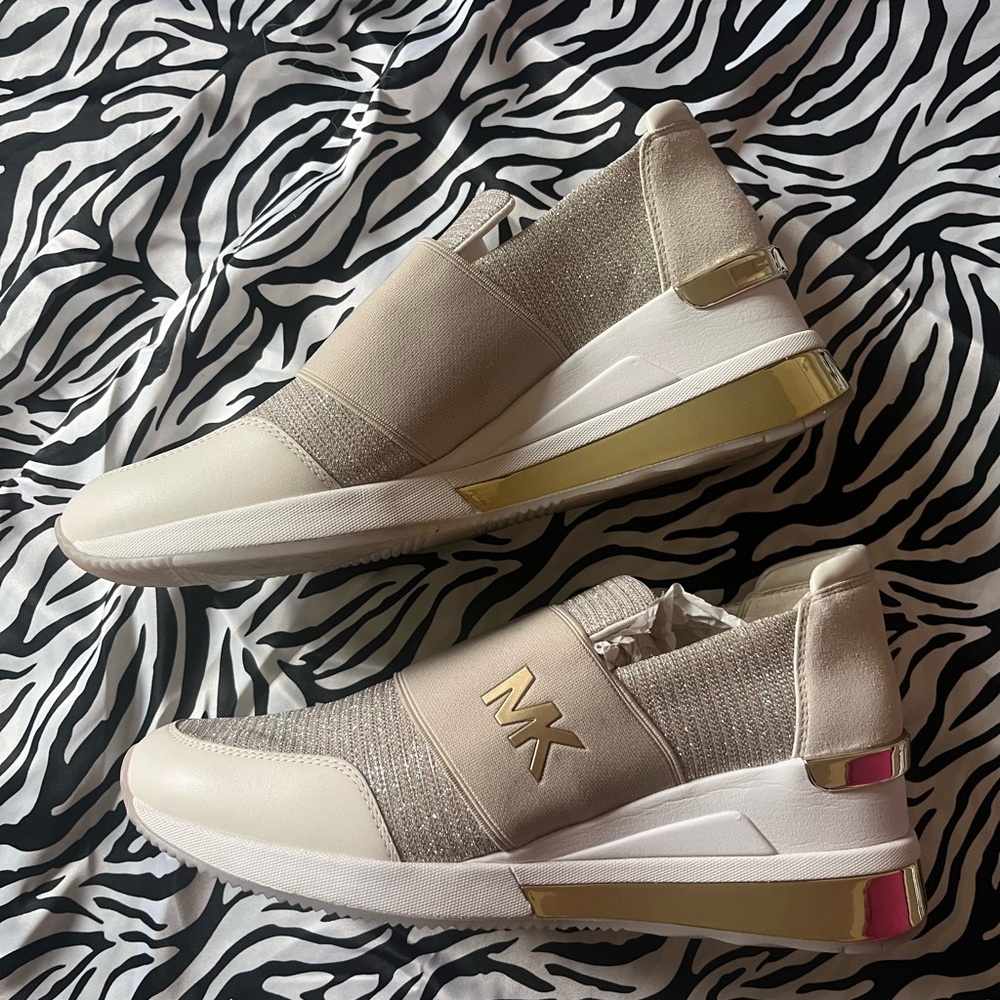 MICHAEL Michael Kors Cream and Gold Slip-On Knit Sneakers - Picture 2 of 4